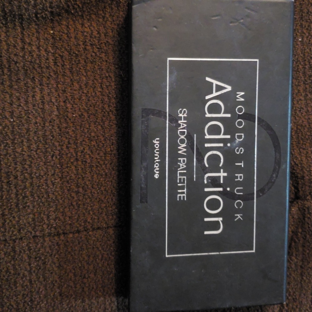 Younique eyeshadow pallet 2